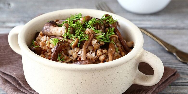 Tervisliku toitumise menüüs lõunaks tatrapuder seentega